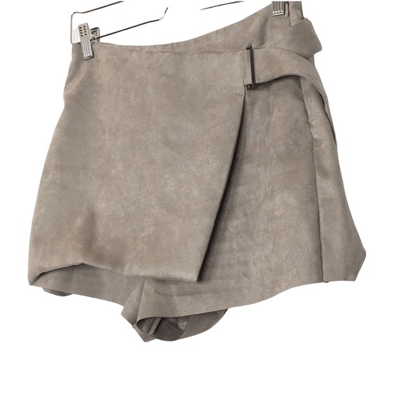 ❗️SOLD❗️Zara Buckle Wrap Suede Skort Shorts - Picture 4 of 12